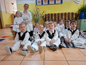 Folklorna skupina u pripremi za Uskrs