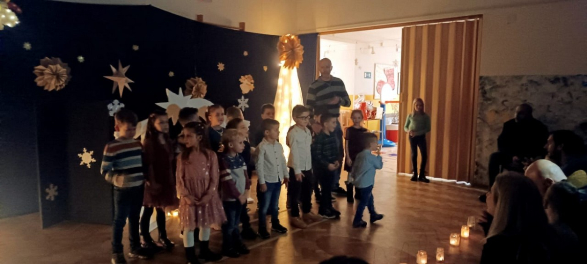 BOŽIĆNA PRIREDBA SKUPINE ''KRIJESNICE''