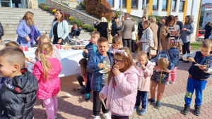 REZANJE ROĐENDANSKE TORTE